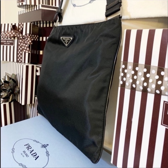 Prada Crossbody like new - Picture 2 of 4